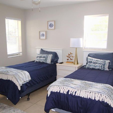 Naples Park Oasis - Cozy Two Bedroom Apartment Exterior photo