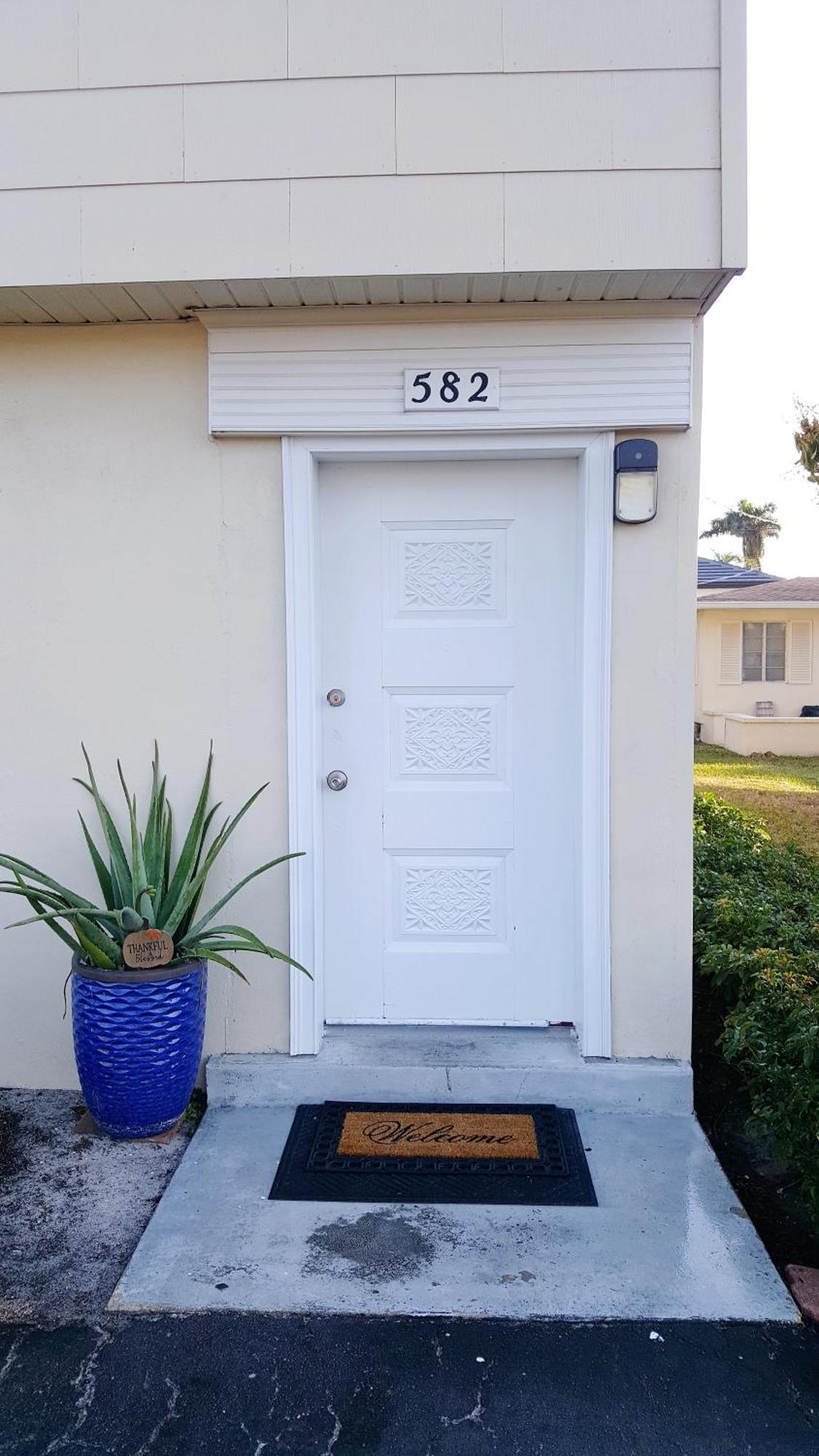 Naples Park Oasis - Cozy Two Bedroom Apartment Exterior photo